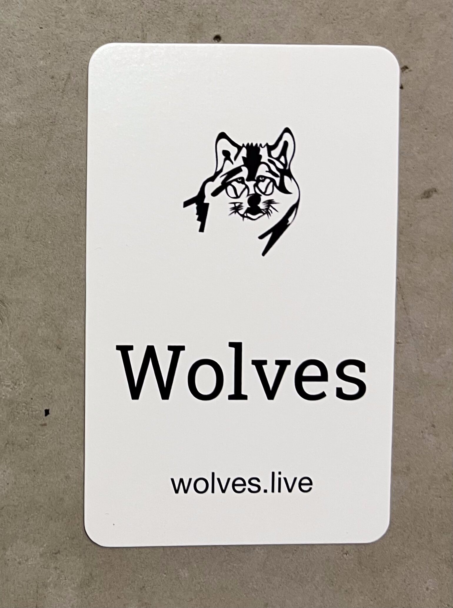 wolves live